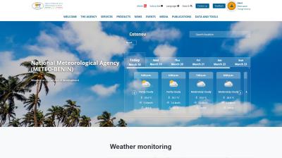 Website interface of the National Meteorological Agency (METEO-BENIN), displaying weather forecasts for Cotonou with partly cloudy and rainy conditions. Palm trees in the background.